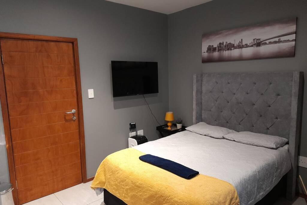 Luxury Studio 5Min Walk To Gandhi Square + Wifi Johannesburgo Exterior foto